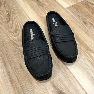MINNETONKA Women’s Kate Mule Black Size 7